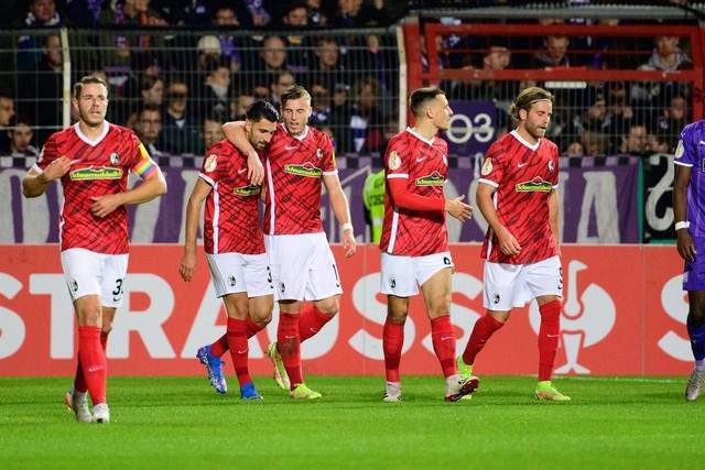 伊布社交媒体秀冠军数量 15个赛季拿13个联赛冠军